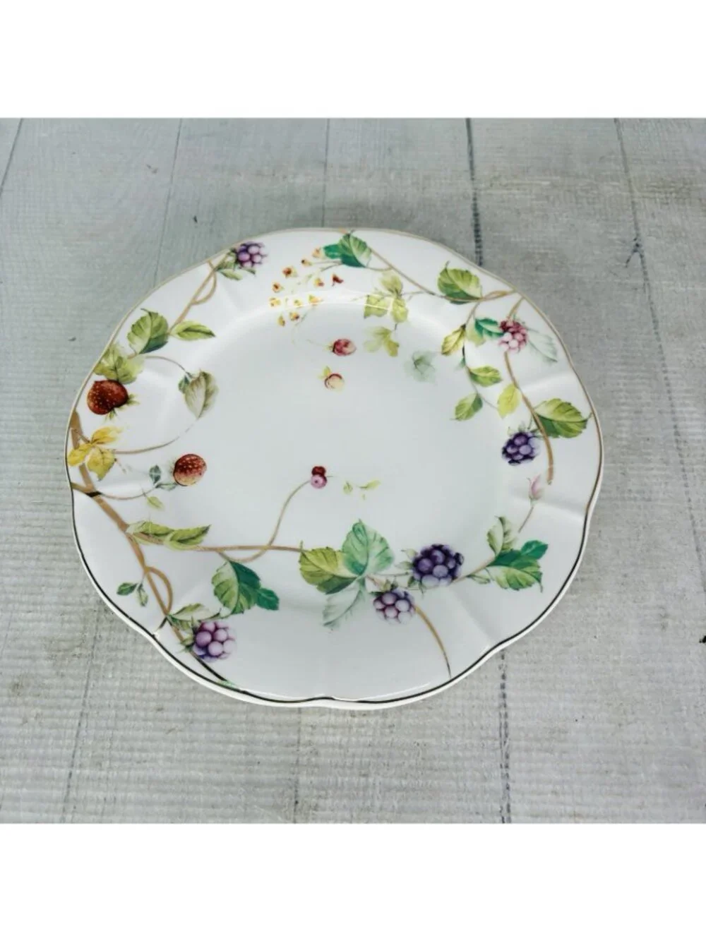 Grace's Teaware SUMMER BERRY Scalloped Gold Trim Porcelain Salad Plates Set 4